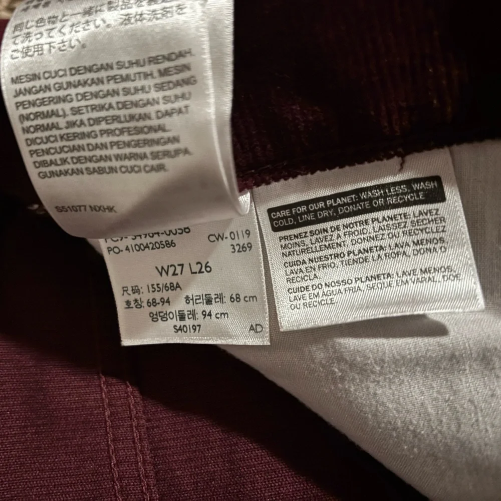 Levi’s Wedgie Straight Fit Corduroy Pants - Picture 9 of 10